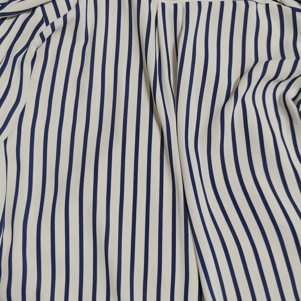 Express button up Blouse - Picture 5 of 5
